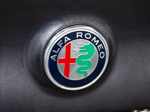 Used 2024 Alfa Romeo Giulia Ti AWD/4WD image 87