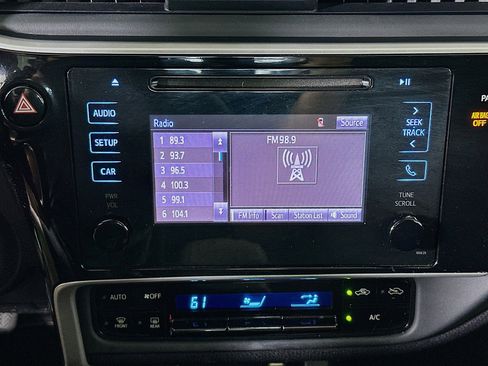 Used 2017 Toyota Corolla LE image 19