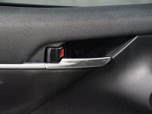 Used 2022 Toyota Camry SE FWD image 30