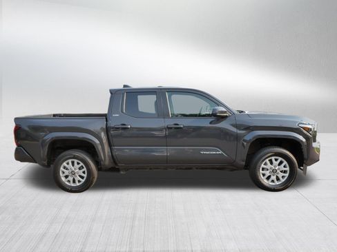 Certified 2024 Toyota Tacoma SR5 AWD/4WD image 9