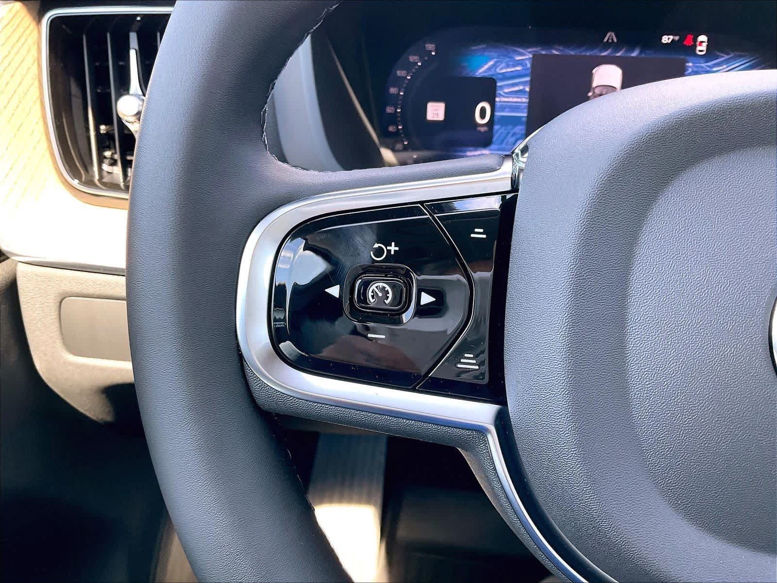 New 2027 Volvo XC60 B5 Plus AWD/4WD image 17