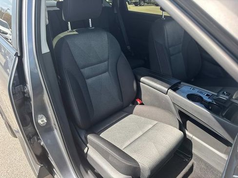 Used 2025 Nissan Rogue SV image 24