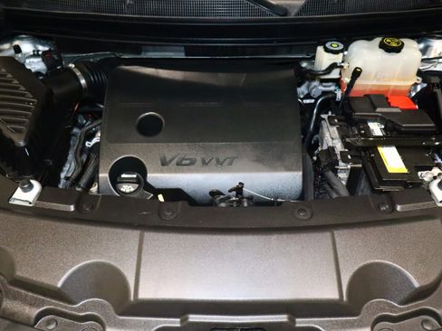 Used 2019 Chevrolet Traverse LT w/ LT Premium Package image 9