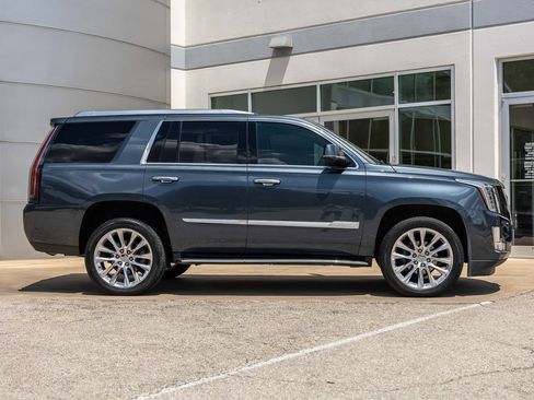 Used 2019 Cadillac Escalade Luxury AWD/4WD image 6