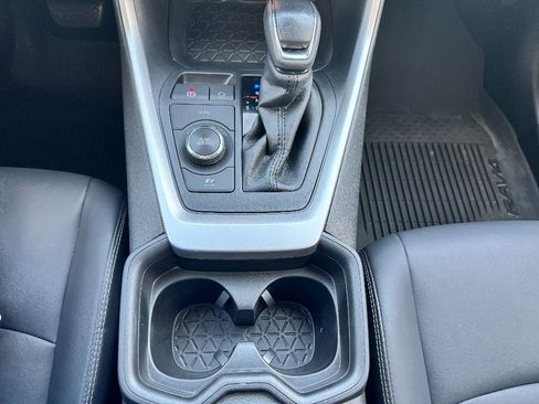 Used 2021 Toyota RAV4 XLE Premium image 37