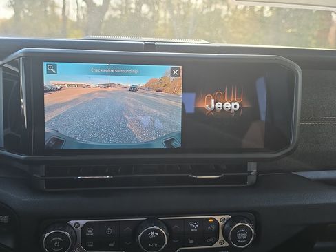 New 2026 Jeep Gladiator Willys AWD/4WD image 19