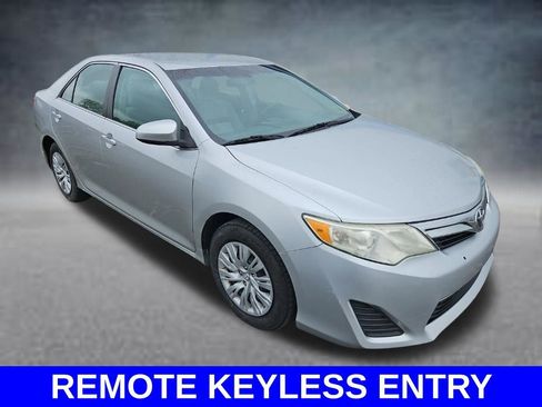 Used 2012 Toyota Camry LE FWD image 3