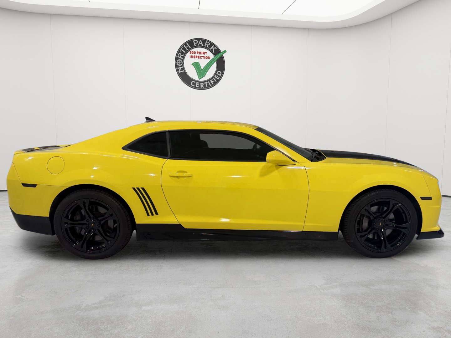 Used 2010 Chevrolet Camaro SS w/ LPO, Ground Effects Package RWD image 8