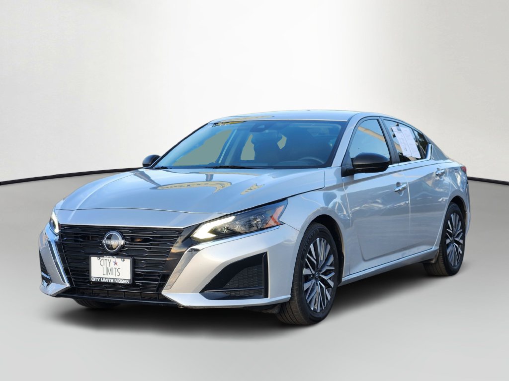 Used 2025 Nissan Altima 2.5 SV FWD image 3