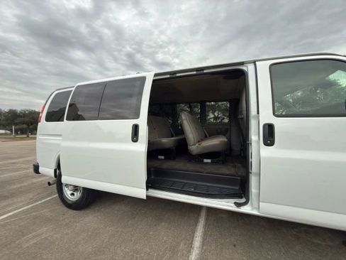 Used 2019 Chevrolet Express 3500 LT w/ LT Preferred Equipment Group image 13