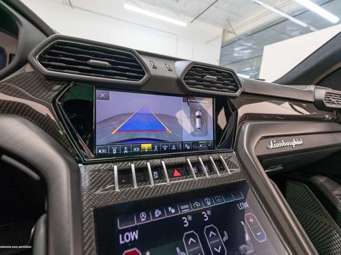 Used 2022 Lamborghini Urus AWD/4WD image 46