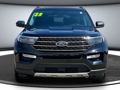Used 2023 Ford Explorer XLT w/ Equipment Group 202A AWD/4WD image 2