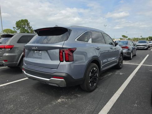 Certified 2025 Kia Sorento S FWD image 17