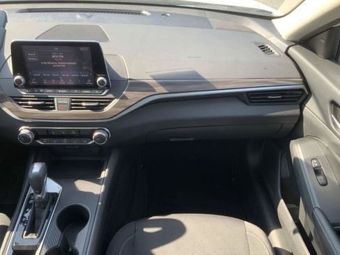 Used 2025 Nissan Altima 2.5 SV FWD image 47