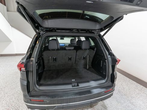 Used 2025 Buick Enclave Preferred image 34