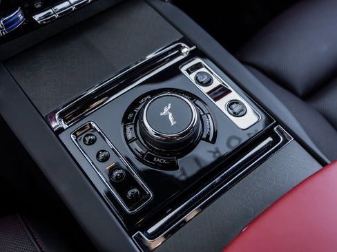 Used 2025 Rolls-Royce Cullinan image 34