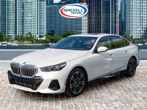 Used 2025 BMW 530i image 1