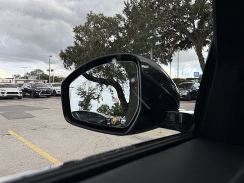 Used 2020 Land Rover Range Rover Velar R-Dynamic S image 28