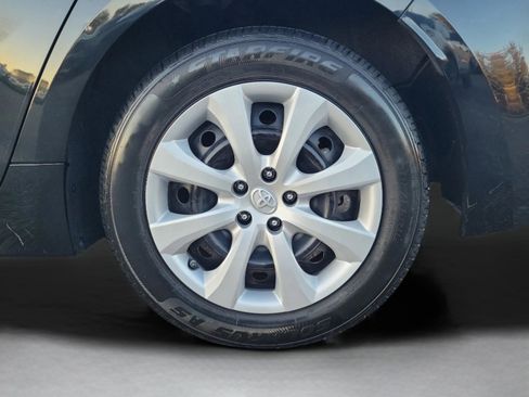 Used 2021 Toyota Corolla LE image 5