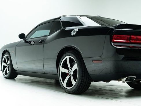 Used 2012 Dodge Challenger SRT8 w/ Premium Sound Group image 19