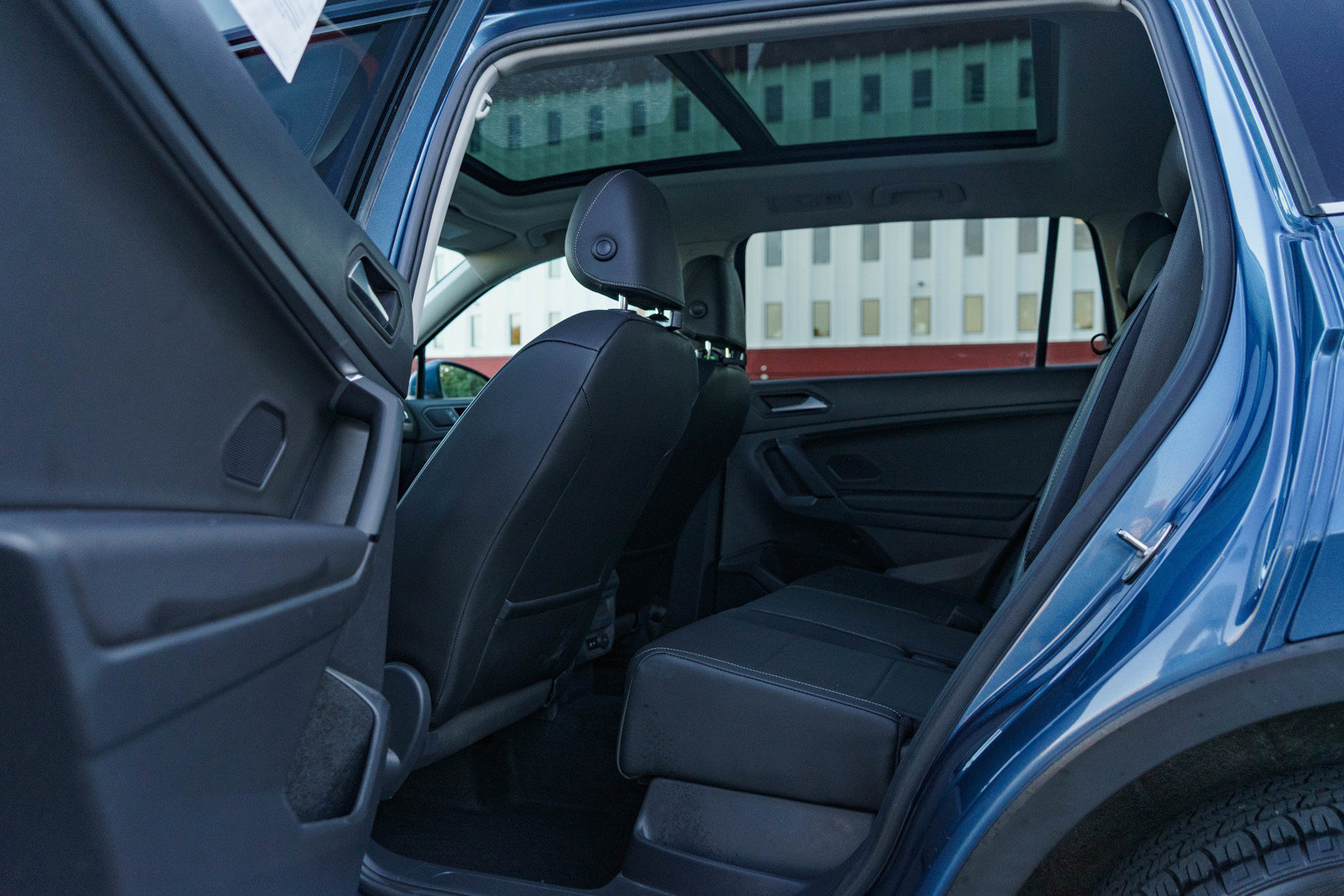 Used 2019 Volkswagen Tiguan SEL AWD/4WD image 14