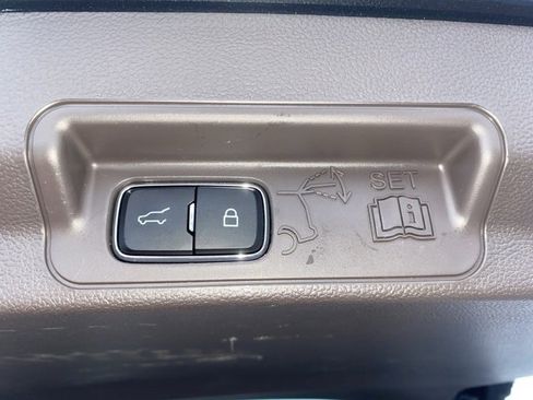 Used 2023 Ford Explorer Platinum w/ Technology Package image 27