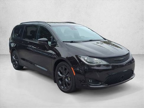 Used 2019 Chrysler Pacifica Limited w/ Advanced Safetytec Group FWD image 3