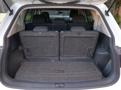 Used 2020 Volkswagen Tiguan S image 38