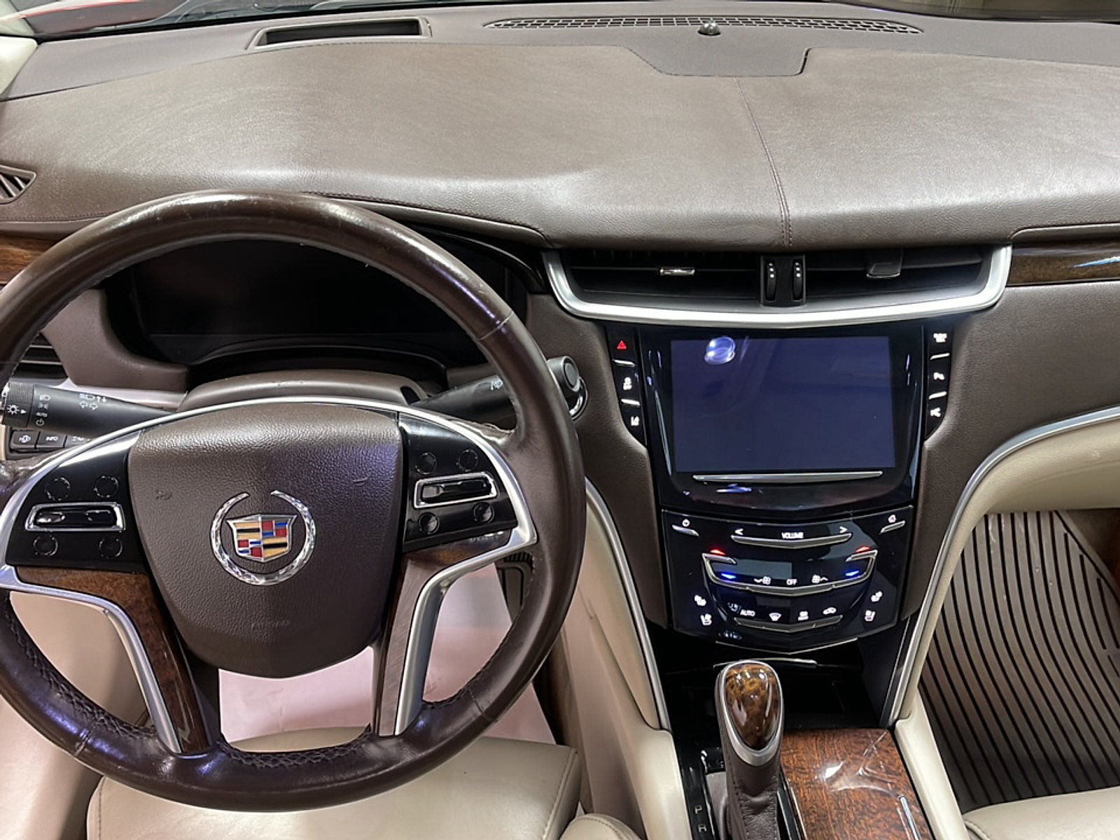 Used 2014 Cadillac XTS Premium w/ Driver Assist Package FWD image 3