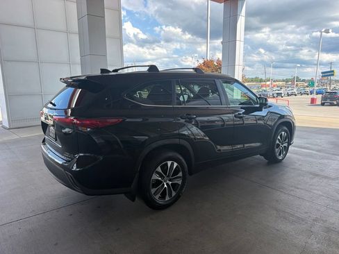 Used 2023 Toyota Highlander XLE AWD/4WD image 5