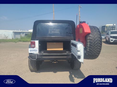 Used 2015 Jeep Wrangler Unlimited Rubicon w/ Dual Top Group AWD/4WD image 32