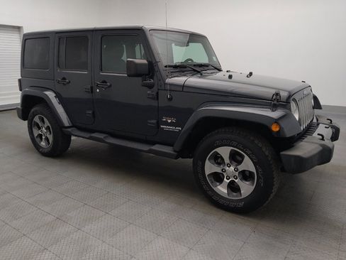 Used 2017 Jeep Wrangler Unlimited Sahara w/ Connectivity Group AWD/4WD image 11