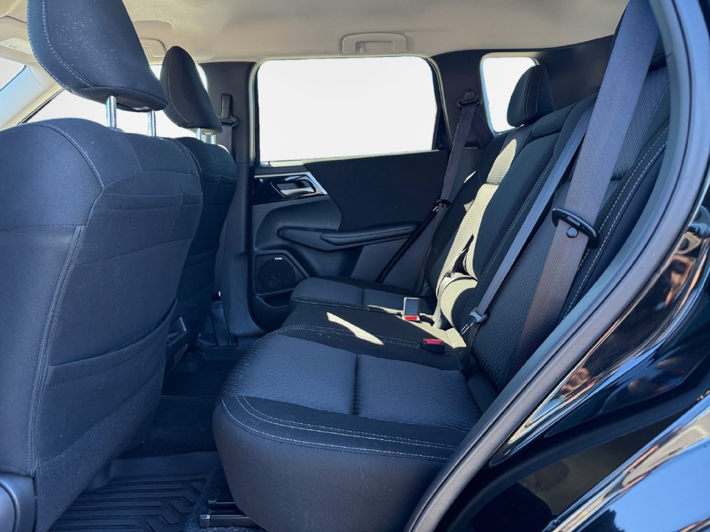 Used 2025 Mitsubishi Outlander ES AWD/4WD image 24