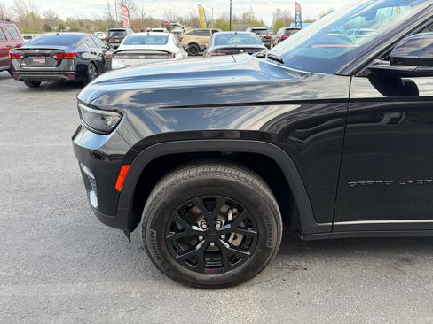 Used 2025 Jeep Grand Cherokee Altitude image 11