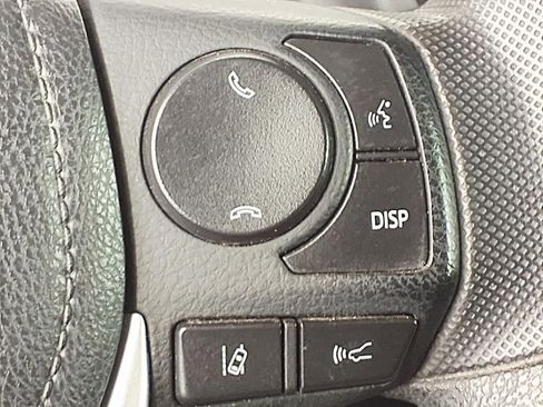 Used 2018 Toyota Corolla LE w/ Carpet Mat Package (TMS) FWD image 18