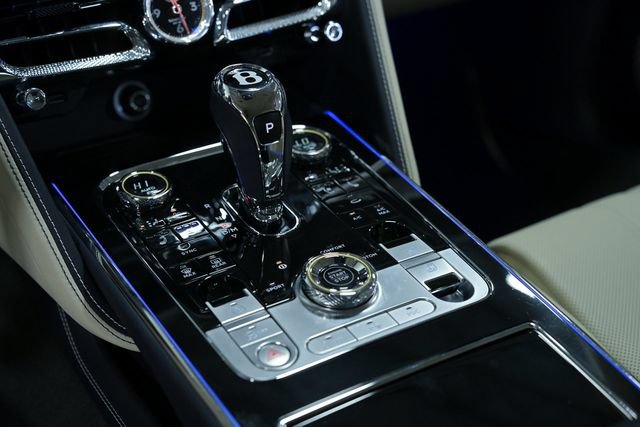 Used 2024 Bentley Flying Spur V8 AWD/4WD image 51