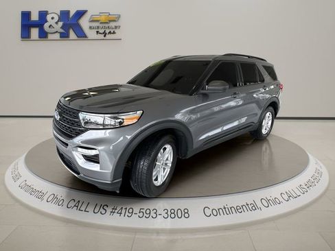 Used 2022 Ford Explorer XLT w/ Equipment Group 202A image 3