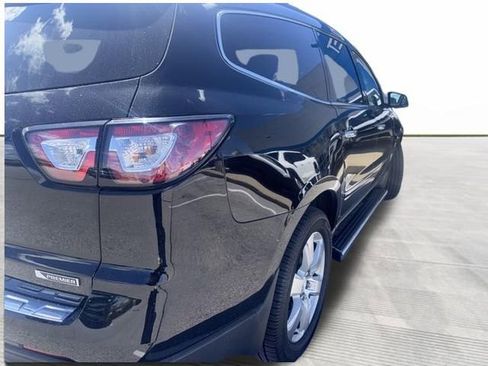Used 2017 Chevrolet Traverse Premier image 3