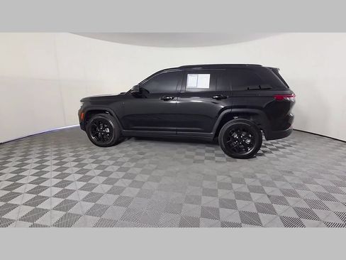 Used 2025 Jeep Grand Cherokee Altitude RWD image 45