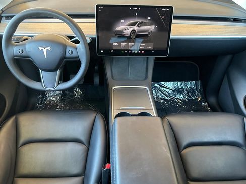 Used 2024 Tesla Model Y Long Range AWD/4WD image 14