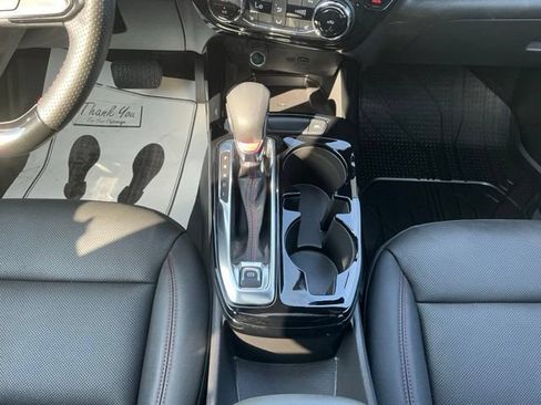 Used 2025 Chevrolet Trax RS w/ Sunroof Package FWD image 27