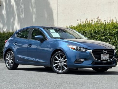 Used 2018 MAZDA MAZDA3 Touring FWD image 2
