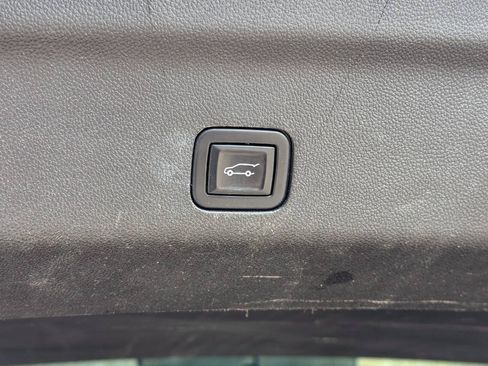 Used 2021 Chevrolet Tahoe LT w/ LT Signature Package AWD/4WD image 19