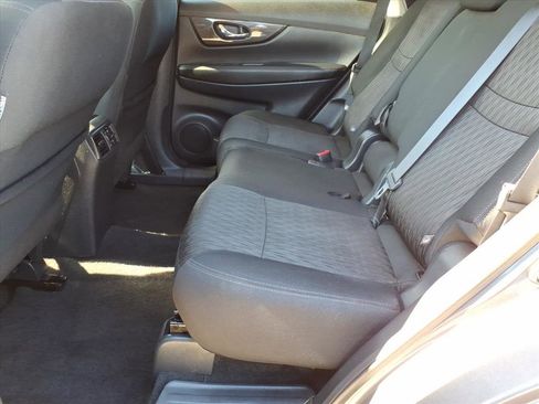 Used 2019 Nissan Rogue SV w/ Premium Package image 12