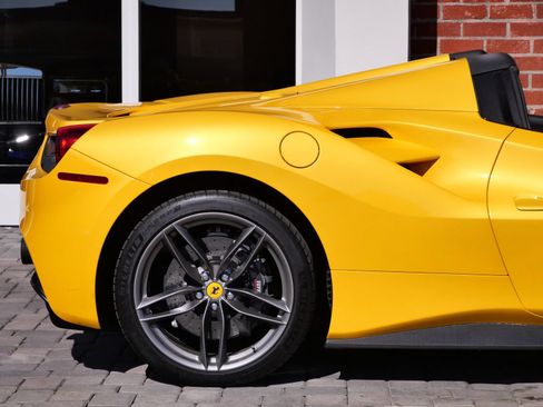 Used 2018 Ferrari 488 Spider RWD image 13