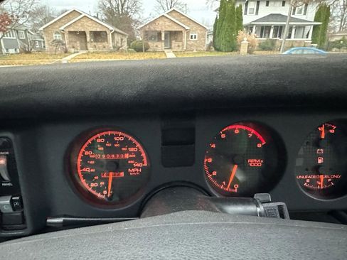 Used 1991 Pontiac Firebird Trans Am RWD image 13