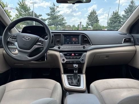 Used 2017 Hyundai Elantra SE FWD image 18