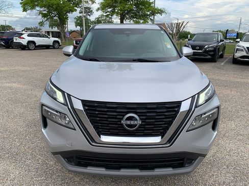 Used 2023 Nissan Rogue SV image 3