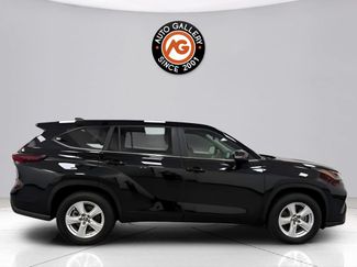 Used 2024 Toyota Highlander LE FWD video 2