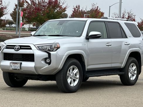 Used 2024 Toyota 4Runner SR5 Premium image 8